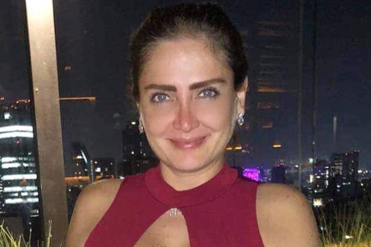 Celia Lora impacta con foto resaltando su trasero