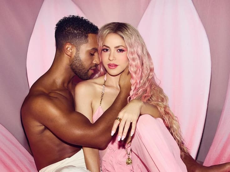 Resurgen rumores de un romance entre Shakira y Lucien Laviscount, actor de “Emily in Paris” y que salió en el video de “Puntería”, en medio de la presentación de la colombiana en el Zócalo de CMDX