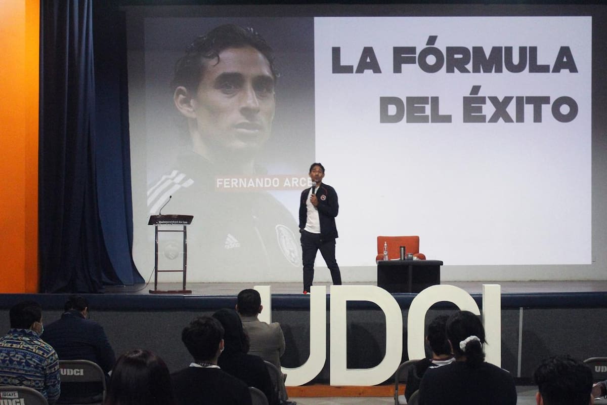 Fernando Arce inspira a alumnos a lograr metas sin descuidar sus estudios