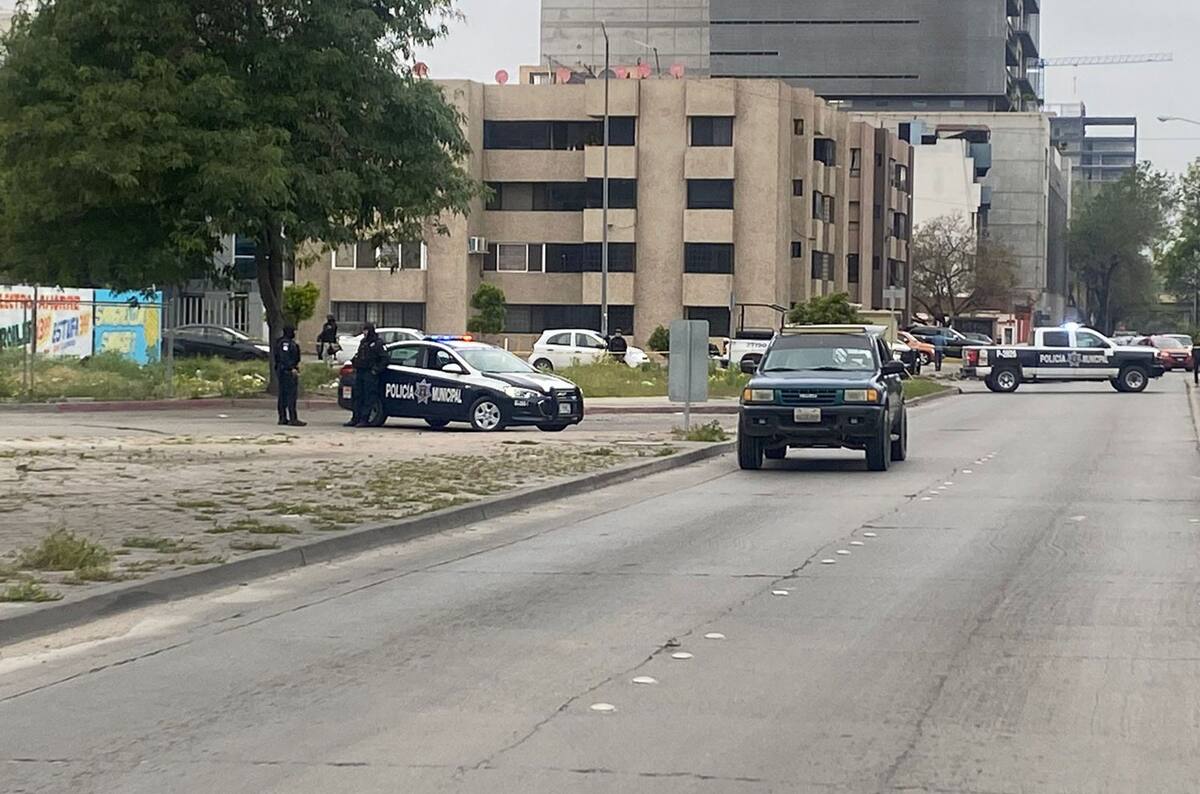 El vehículo aún se encuentra en la zona.