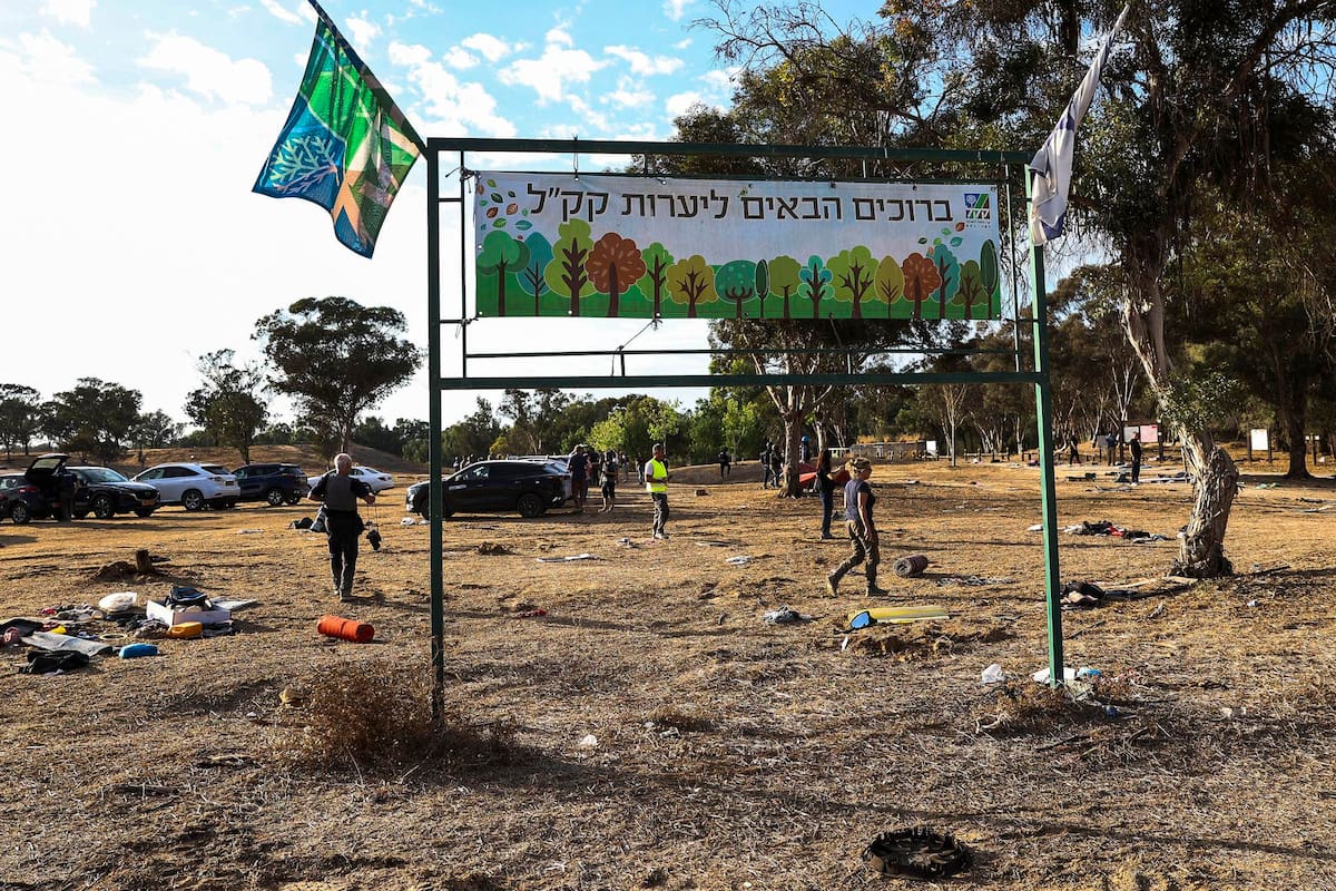 Imagen del resultado de un ataque masivo de Hamás, realizado el 7 de octubre de 2023, sobre el festival Nova de música electrónica en Israel. | Crédito: EFE/ Manuel de Almeida