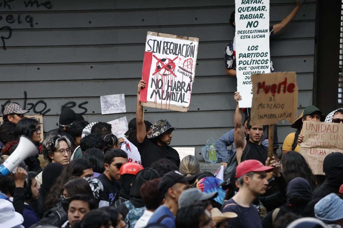 Vecinos y colectivos marcharon al sur de CDMX para protestar contra la gentrificación y exigir vivienda digna. Foto: El Universal