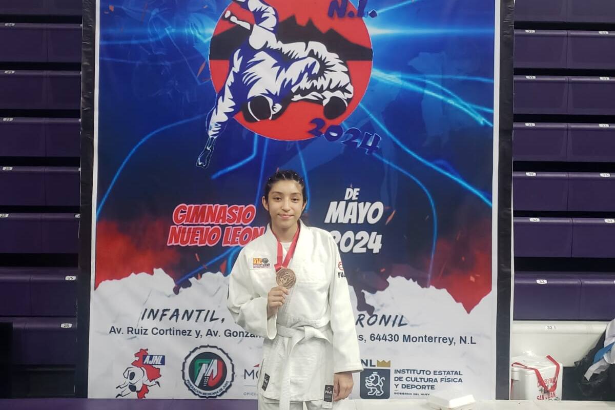 Apoya mamá a su hija en el judo con la venta de pays