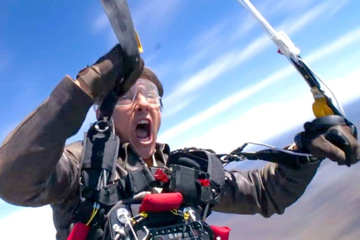 Tom Cruise saltó de un paracaídas en llamas 16 veces para ‘Misión Imposible’