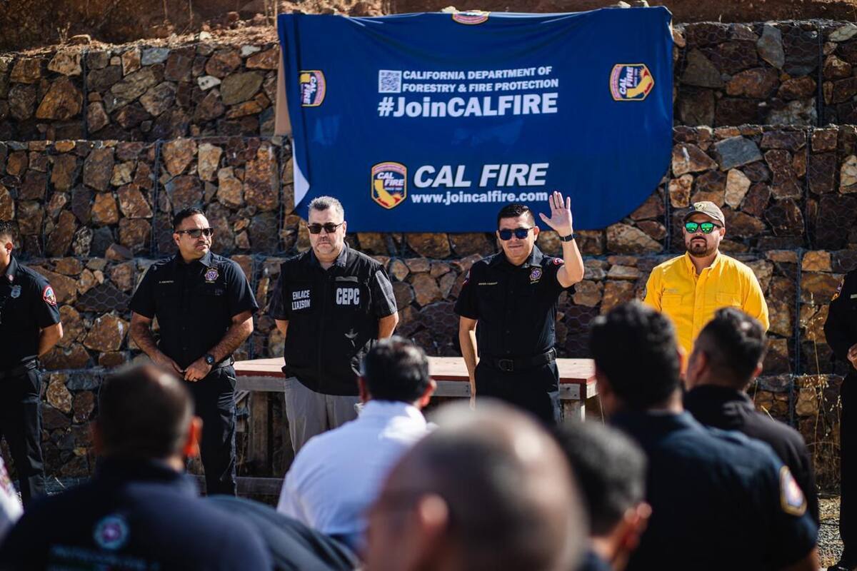Bomberos reciben capacitación en incendios forestales
