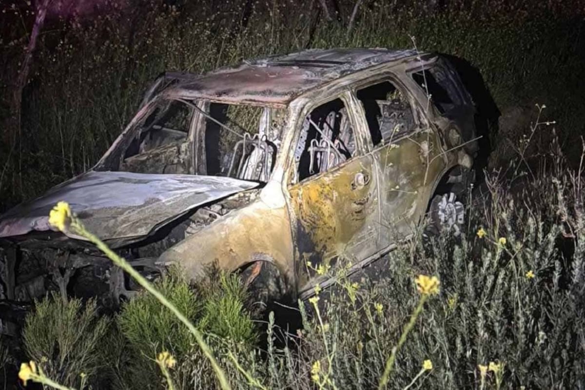 Hallan a joven herido cerca de auto quemado en Ensenada