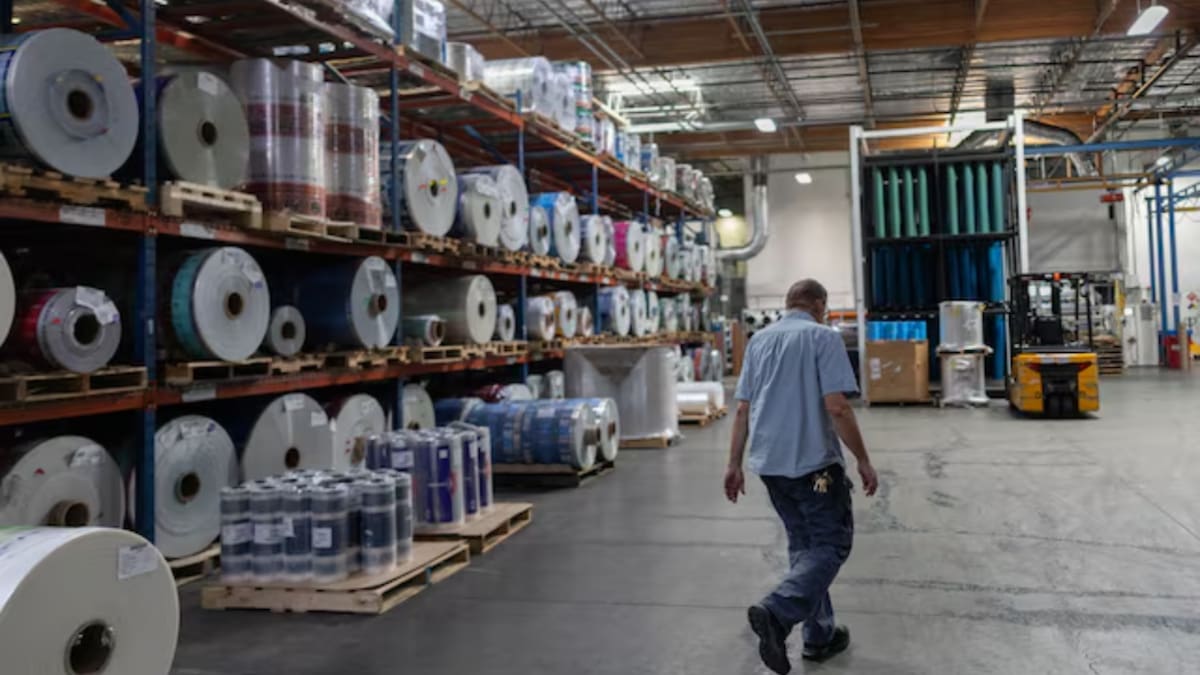 El mercado laboral canadiense sumó 75.100 empleos en julio y redujo la tasa de desempleo al 6,4%. (REUTERS)