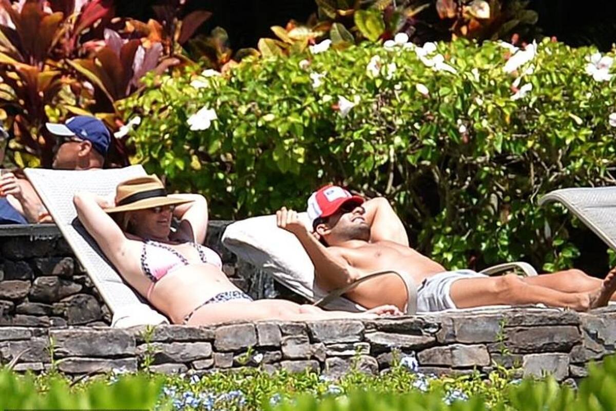 Britney Spears luce radiante en su escapada a Hawái con su novio Sam Asghari