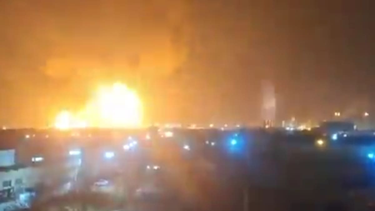 Irán atacó una refinería en Haifa con misiles Kheibar Shekan durante la 27.ª oleada de la operación Promesa Verdadera 4 en represalia por bombardeos israelíes sobre infraestructura petrolera en Teherán