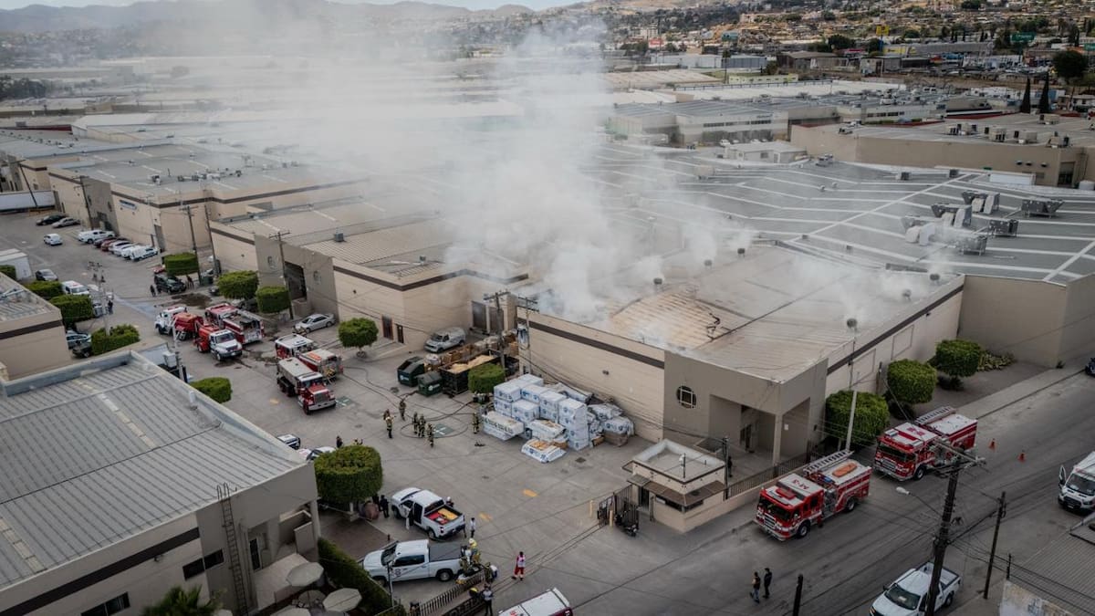 Un incendio en una máquina utilizada para trabajar aluminio dentro de una fábrica del Parque Industrial Arboledas movilizó a corporaciones de emergencia; no se reportan lesionados. Foto: BorderZoom