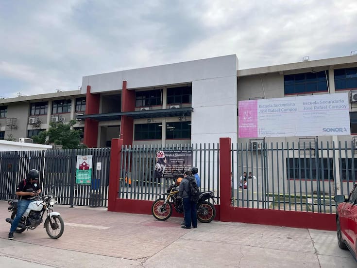 Fumigan contra el dengue en escuela secundaria de Ciudad Obregón