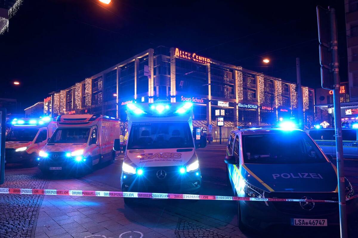 Los servicios de emergencia responden a un incidente en el mercado navideño de Magdeburgo, Alemania, el viernes 20 de diciembre. Heiko Rebsch/dpa/AP