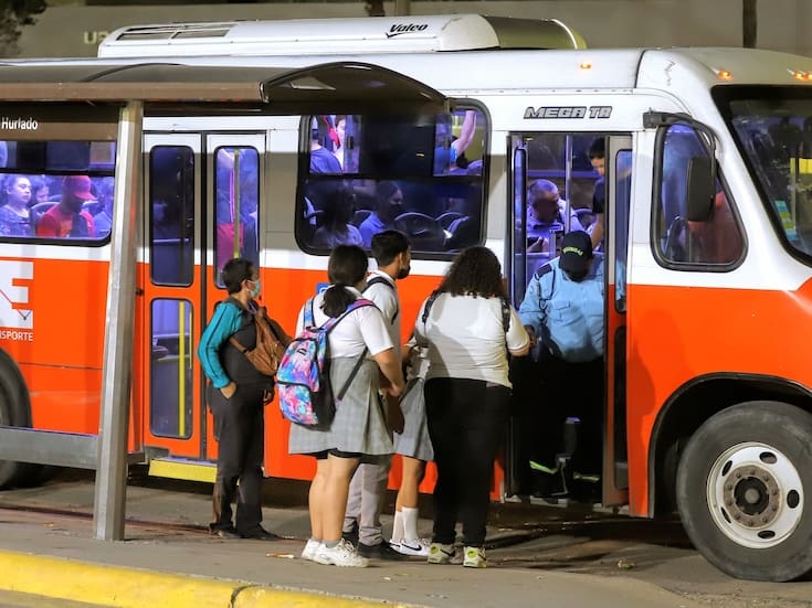 Seguridad al viajar en camiones urbanos de Hermosillo: aumentan casos de tocamientos a mujeres, incluso menores de edad, lo que reactiva el llamado a reforzar la vigilancia