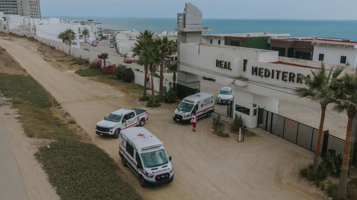 Una explosión en una vivienda del fraccionamiento Real del Mediterráneo dejó dos personas gravemente lesionadas. Autoridades investigan si una fuga de gas provocó el estallido. Foto: Border Zoom.