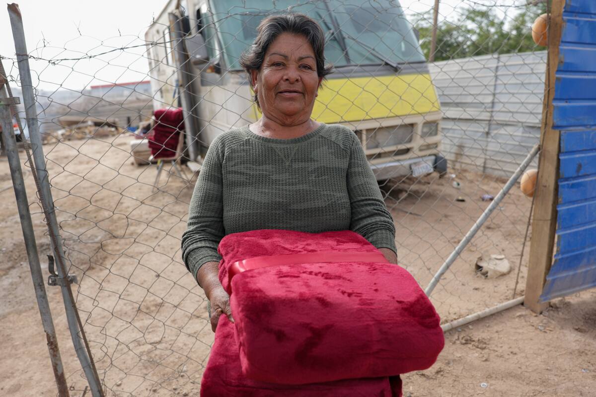 Inicia entrega de cobijas del Cobertón Navideño del Imparcial