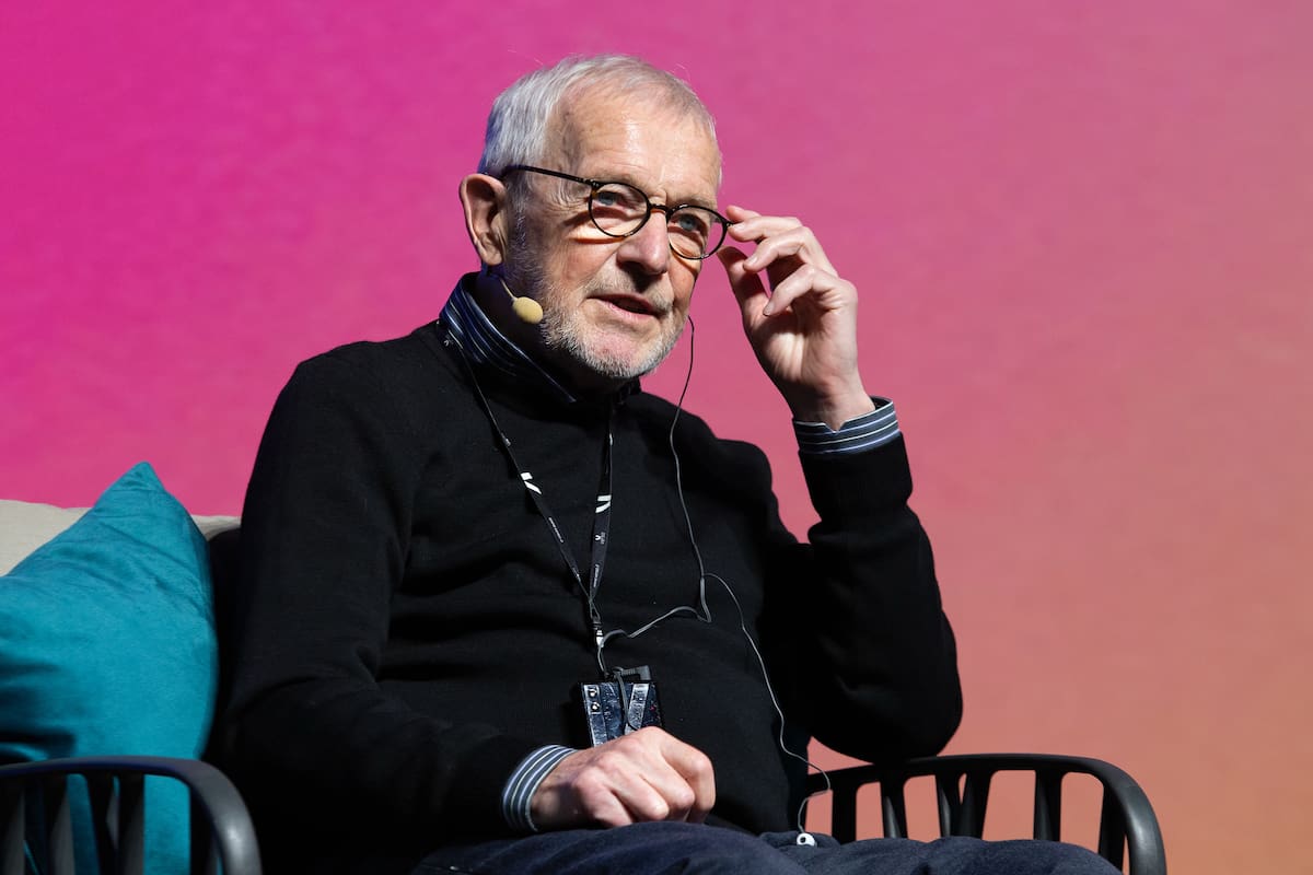 En esta foto proporcionada por "Bergamo Scienza 2026", el físico Francis Halzen habla durante una presentación sobre el Observatorio de Neutrinos IceCube en el festival de ciencia BergamoScienza en Bérgamo, Italia, el domingo 4 de octubre de 2026. Halzen recibió el Premio Nobel de Física el martes 6 de octubre por sus contribuciones al Observatorio de Neutrinos IceCube y el descubrimiento de neutrinos de alta energía de origen astrofísico. (Foto, Laura Pietra/Bergamo Scienza 2026 vía AP)
