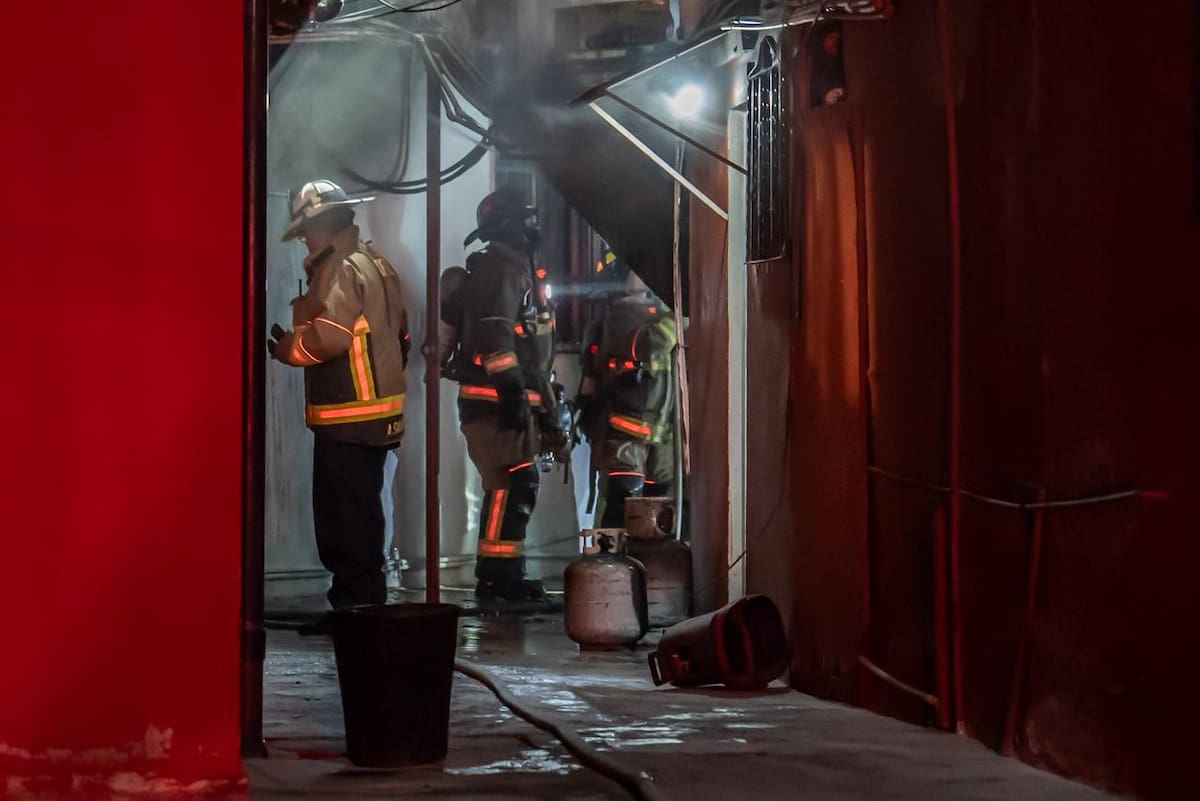 Un conato de incendio registrado la noche del lunes en una vecindad de la colonia Castillo generó la movilización de cuerpos de emergencia, sin que se reportaran personas lesionadas. Border Zoom