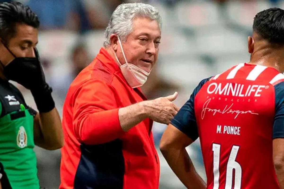 Vucetich cree que jugar con mexicanos es desventaja y explota afición de Chivas contra él