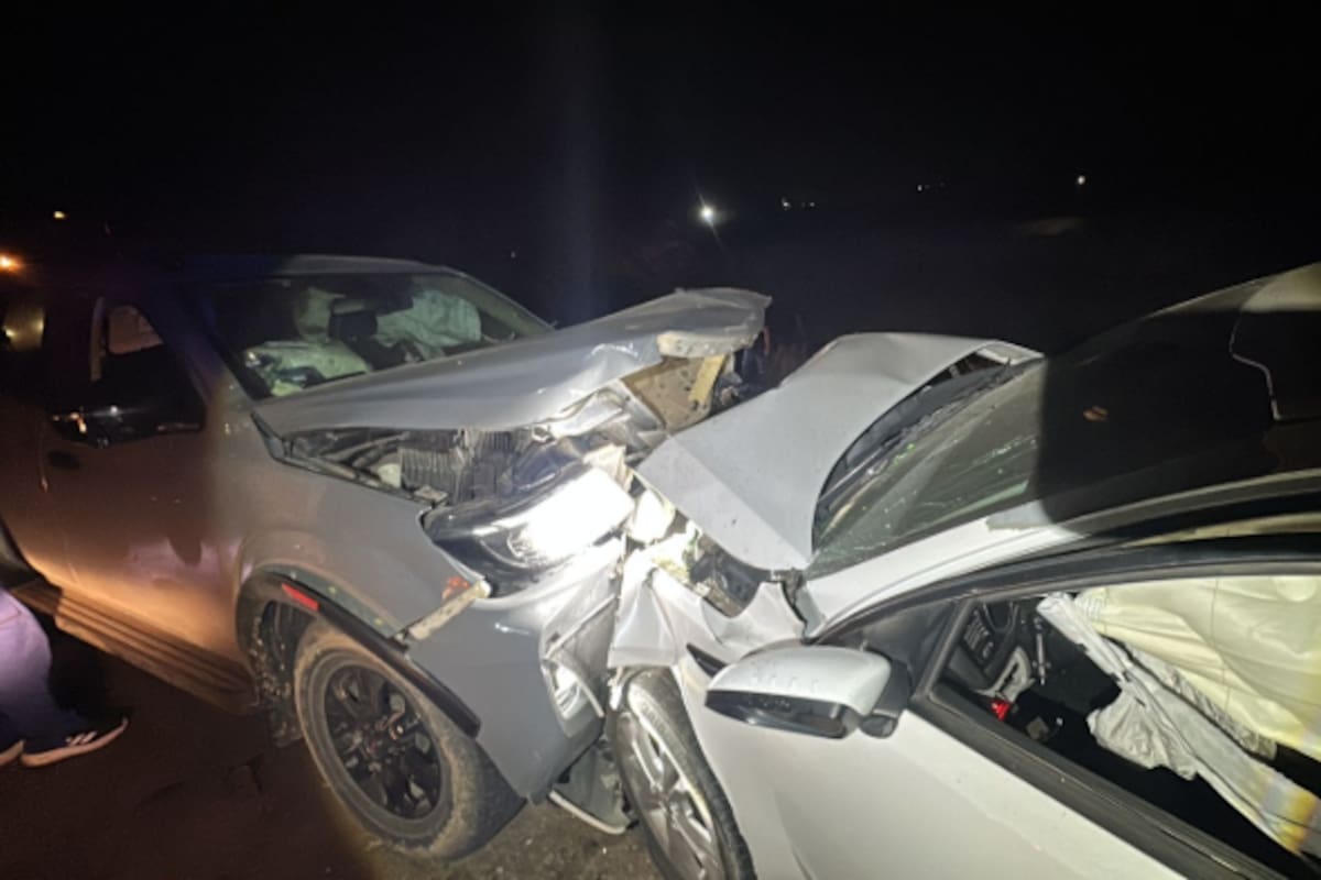 En choque frontal quedan 4 personas lesionadas