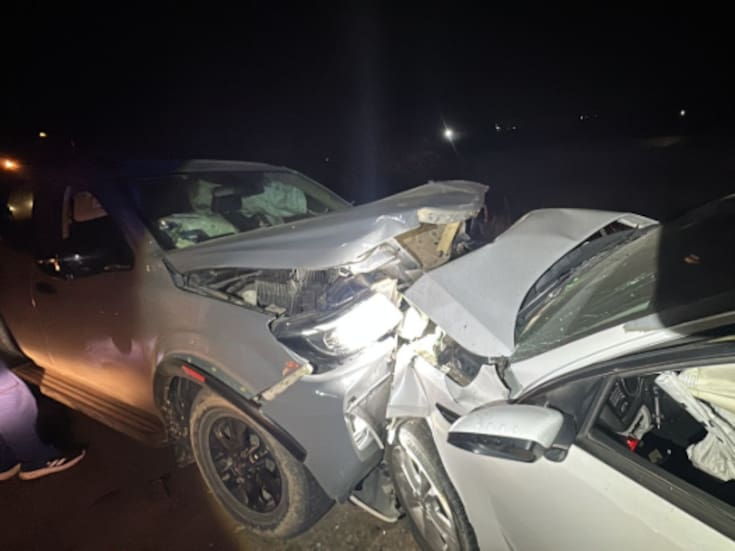 En choque frontal quedan 4 personas lesionadas