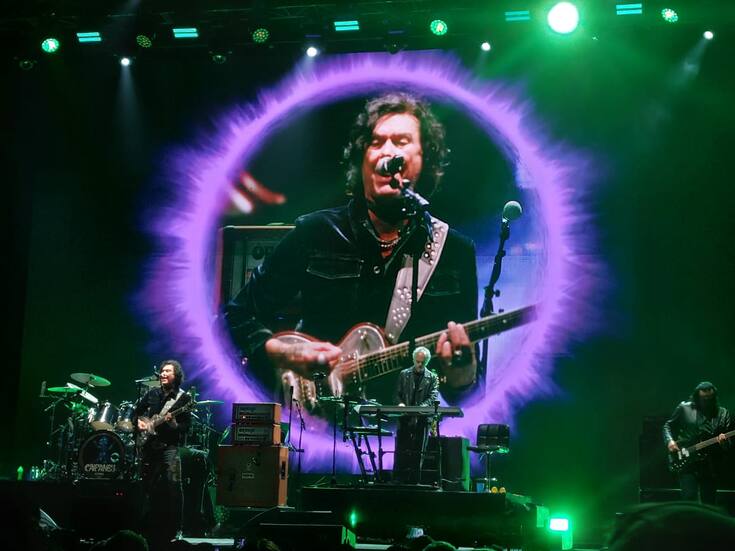 Caifanes hace vibrar la Plaza de Toros de Tijuana ante 20 mil asistentes