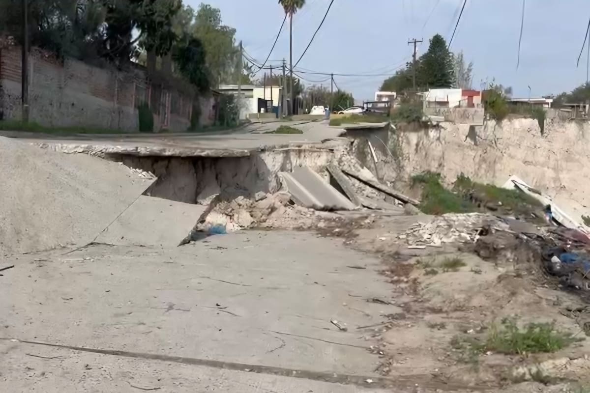 Continúan deslizamientos en la colonia Reforma