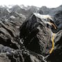 El Himalaya comenzó a reverdecer en zonas donde antes casi no crecían plantas, un estudio reveló que la vegetación avanzó hasta 6.95 metros por año durante dos décadas y ahora los científicos advierten que el cambio podría alterar el ciclo del agua del que dependen millones de personas en Asia