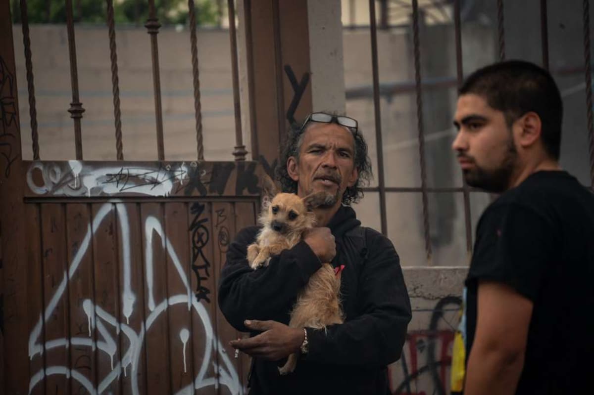 La nube de humo se alzó a gran altura y fue visible desde varios puntos de la ciudad. Foto: Border Zoom