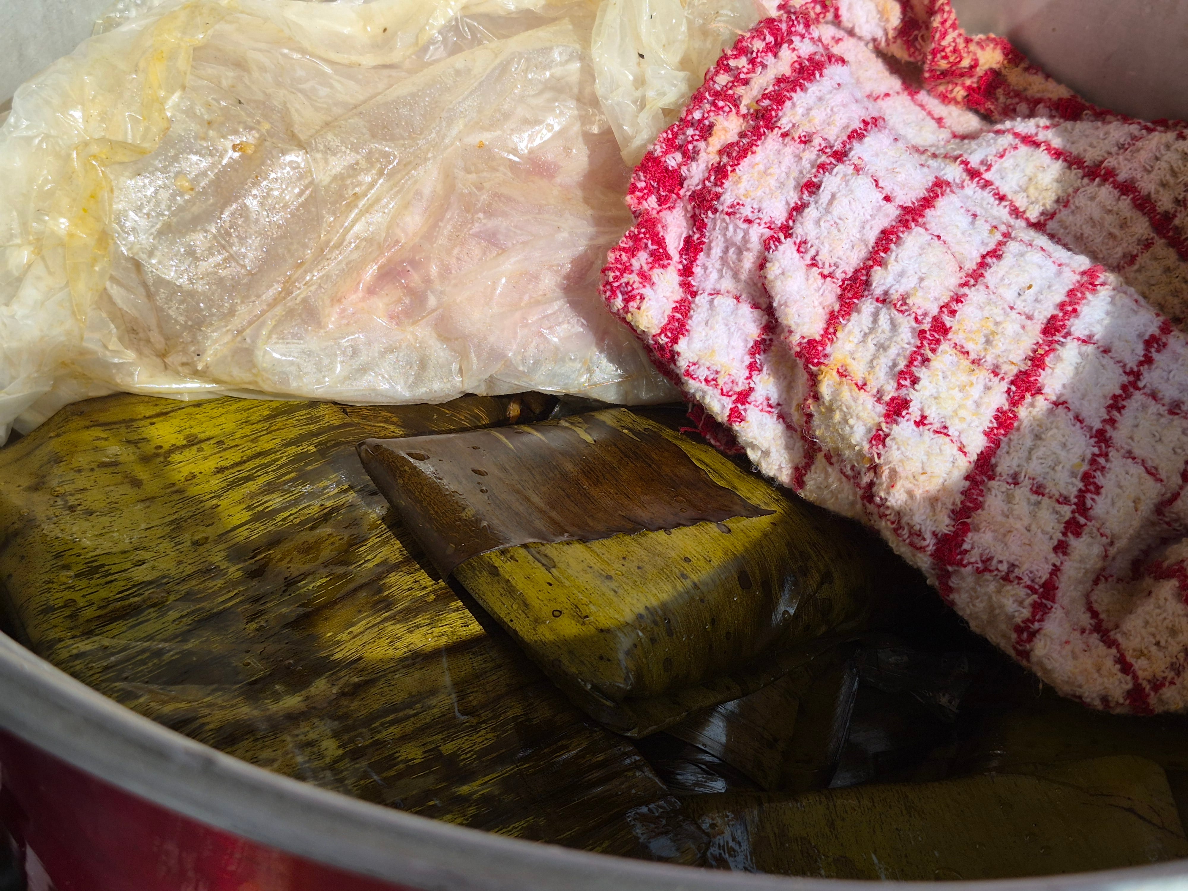 Comerciantes indican que la celebración generó mayor flujo de clientes y duplicación de ventas en puntos de alta afluencia como iglesias. Foto: Michelle Castillo