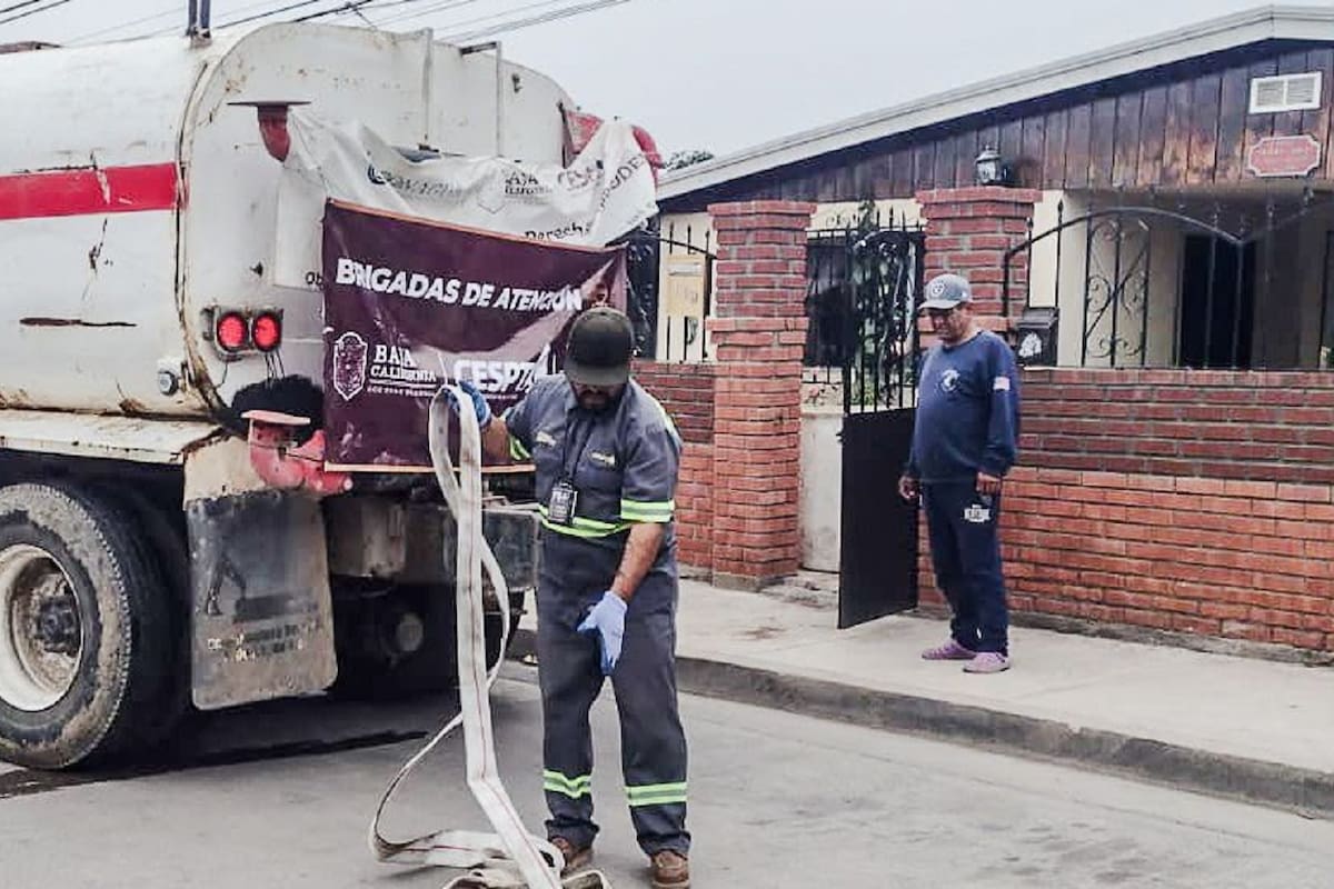 CESPT lleva agua gratis a colonias afectadas por la falla en El Carrizo