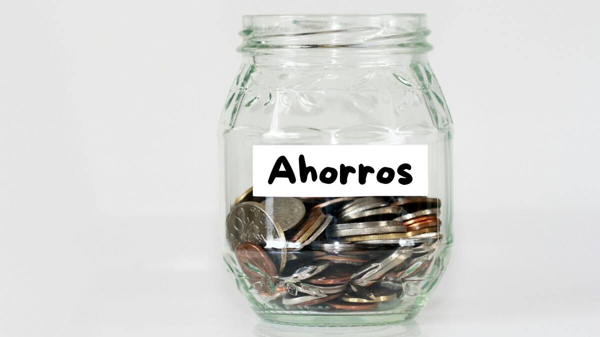 Puedes elegir entre un frasco, una alcancía o cualquier recipiente donde puedas conservar las monedas que encuentres cada día en tus bolsillos