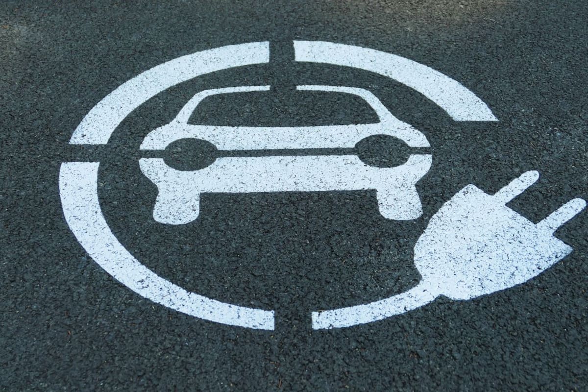 Ante la falta de incentivos y la imposición de aranceles de Estados Unidos que ocasionó la caída en la producción de vehículos eléctricos, la industria automotriz mexicana enfrenta un punto de inflexión como centro de manufactura que podría abrir la puerta a marcas asiáticas e iniciativas nacionales