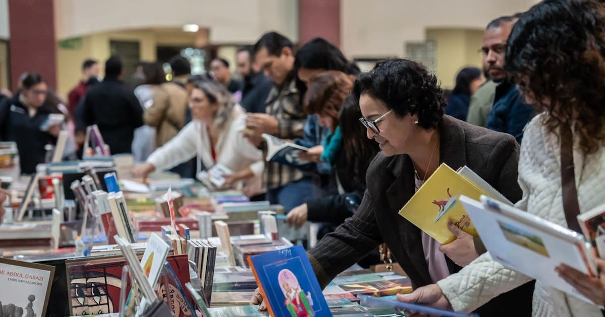 Qué leen realmente los mexicanos? desde libros y revistas hasta periódicos, redes sociales e historietas; ocho de cada diez personas consumen algún material y los jóvenes lideran un cambio histórico en los