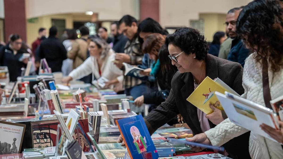 Llega a Rosarito “Tendido de libros”