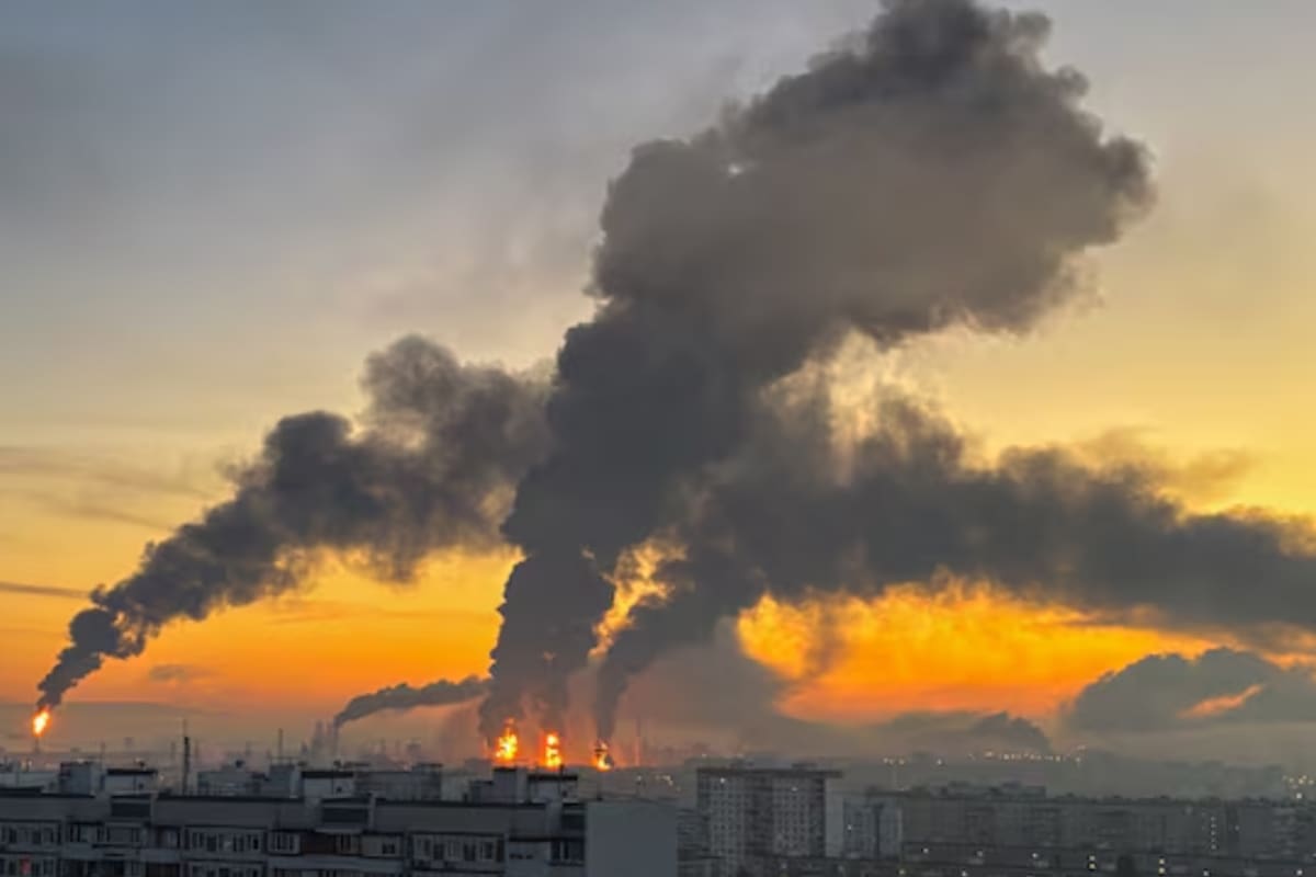 Ataque masivo de drones contra Moscú deja dos muertos, daña una refinería petrolera, provoca la evacuación de 400 personas durante el último día de las elecciones parlamentarias en Rusia