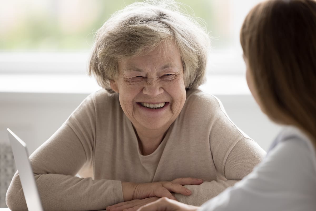 ¿Es útil para los adultos mayores seguir trabajando después de los 65 años? Esto lo revela una encuesta
