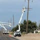 Tormenta derriba seis postes de alta tensión y deja sin electricidad a decenas de usuarios cerca de San Luis, Arizona