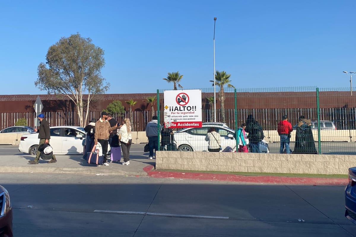 Piden más transporte público hacia Aeropuerto de Tijuana