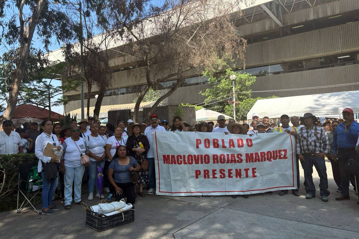 Residentes del Maclovio Rojas bloquean acceso a Palacio Municipal