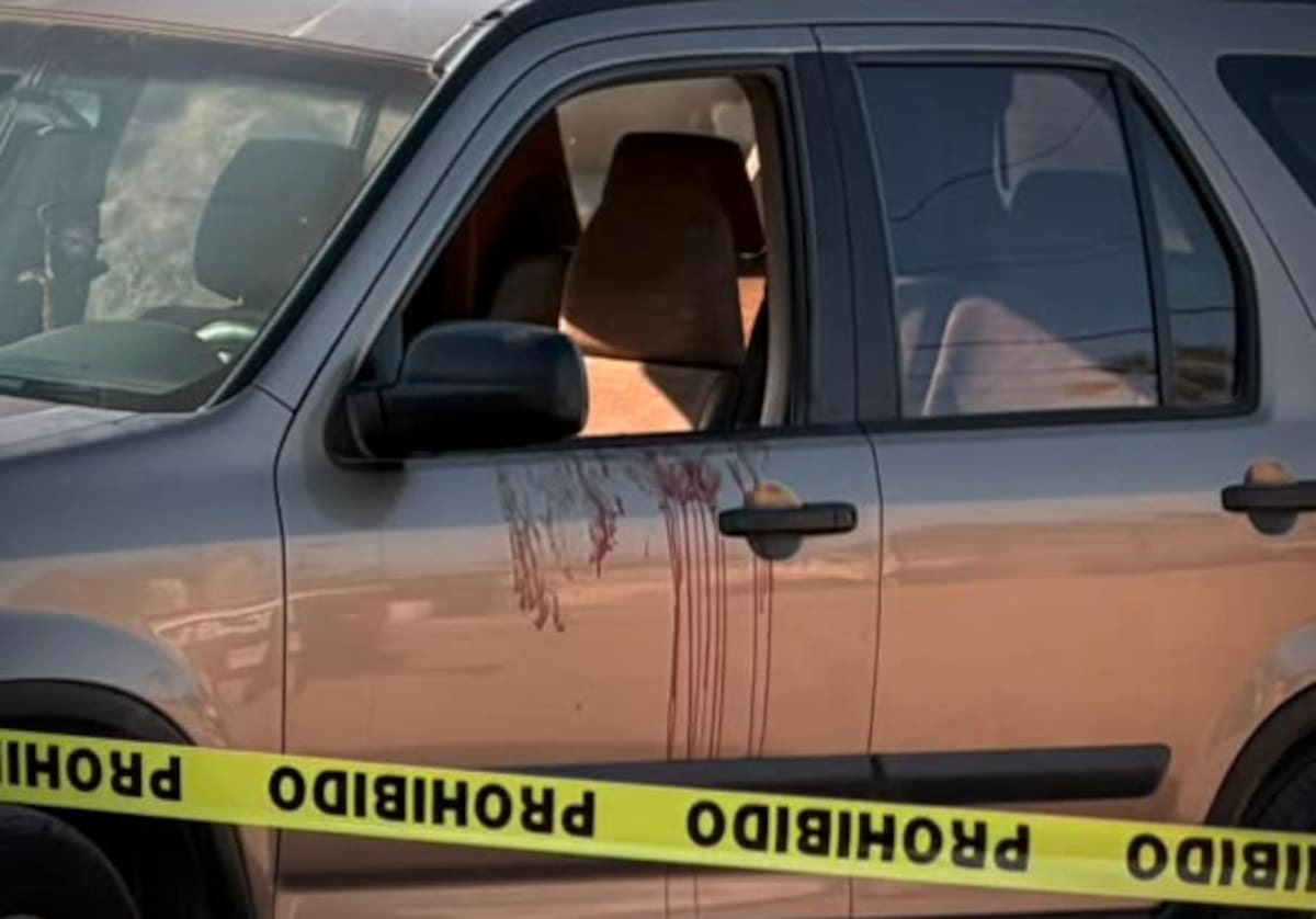 La víctima fue atacada a balazos cuando se encontraba a bordo de una camioneta en la colonia Altiplano Quinta Sección. Murió tras ser trasladada a un hospital.
Fotos: Border Zoom.