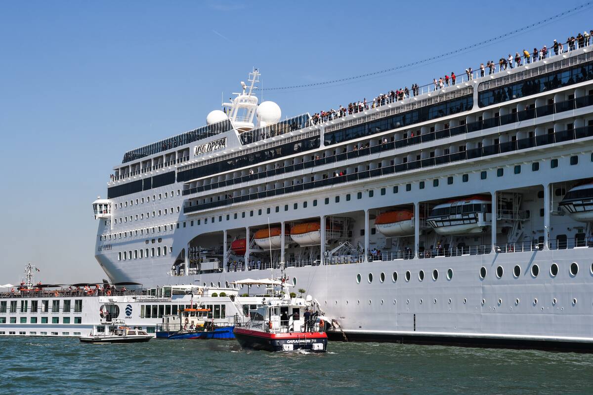 VIDEO: Un crucero arrolla a un bote de turistas en Venecia