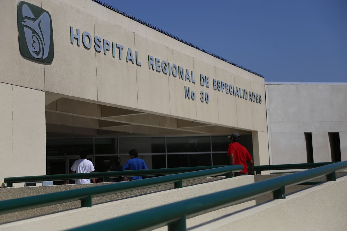 Mujer hace huelga de hambre en IMSS hasta que resuelvan su caso