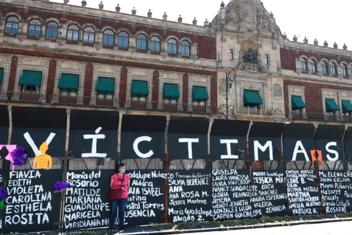 Día de la Mujer | El polémico muro que el gobierno de México instaló para el 8 de marzo y que las mujeres llenaron de nombres de víctimas de feminicidios