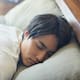 Dormir más los fines de semana no compensa la falta de sueño, advierte la ciencia
