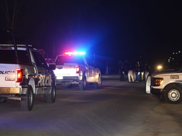 Policias hieren a hombre que intentó atacarlos con cuchillos