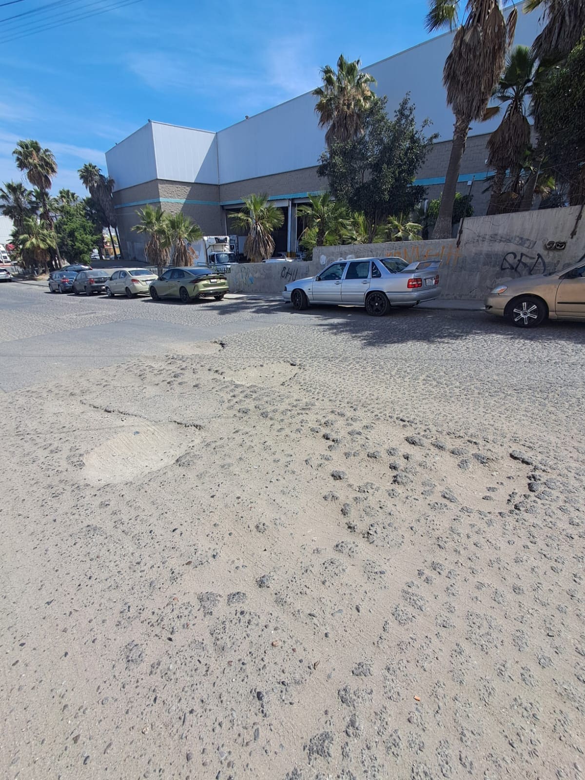 Ciudadanos denuncian falta de mantenimiento en vialidad cercana al bulevar Cucapah. Foto: Cortesía