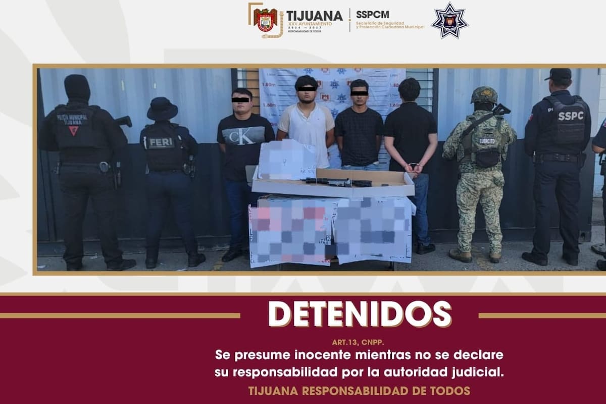 Aseguran a cuatro personas con arma larga y cartulinas con amenazas