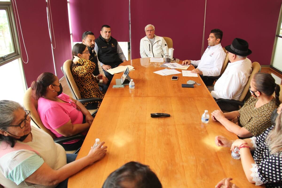 Gobernador Jaime Bonilla Valdez entregó finiquitos a viudas de trabajadores del ayuntamiento de Ensenada