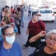 Adultos mayores hacen largas filas en Banco del Bienestar de Hermosillo por fallas en sus tarjetas