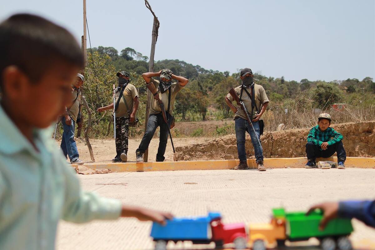 Día del Niño: Pequeños cambian armas por juguetes y marchan contra la violencia en Chilapa
